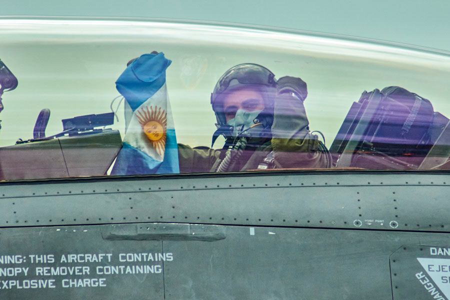 Los F-16 argentinos en detalle: AMRAAM, Litening G4 y autoprotección integrada en los pilones