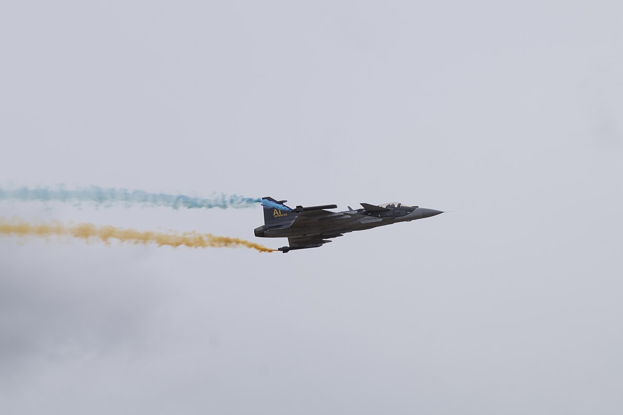 El primer Gripen E fabricado en Brasil completó su vuelo inaugural