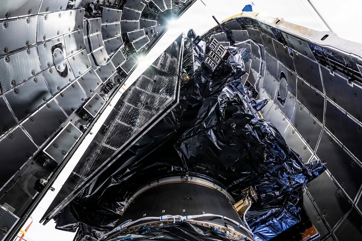 La Fuerza Espacial estadounidense cierra una era y abre otra: satélites retirados, armas en órbita y un nuevo jefe