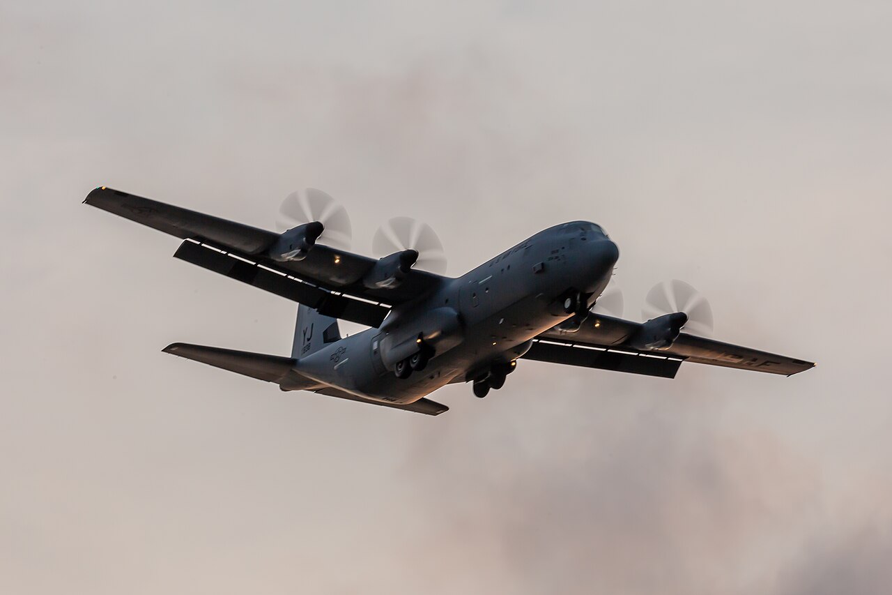 C-130J de la Guardia Nacional de Kentucky y la Royal Navy entrenaron juntos en Escocia