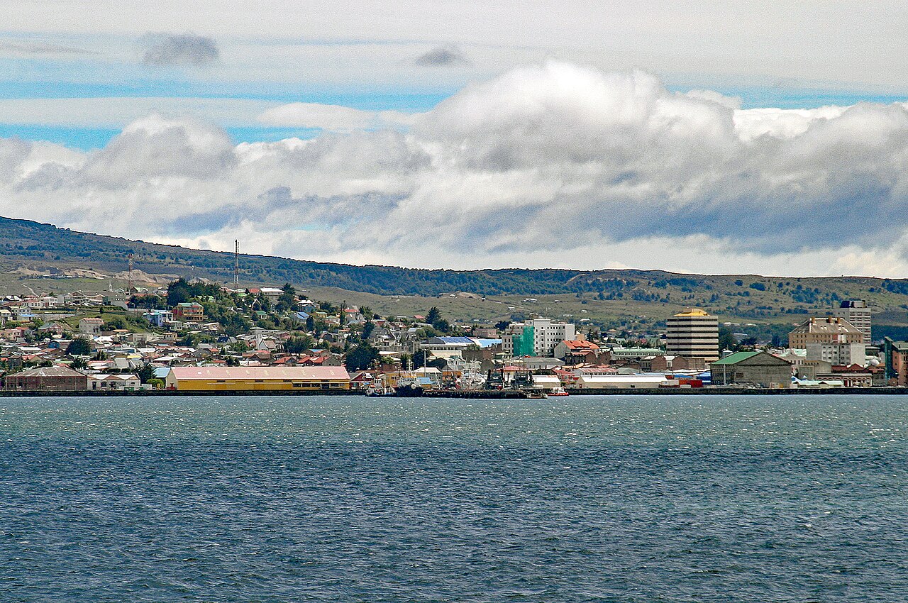 Exministros de Defensa de Chile advierten sobre posibles acciones argentinas en el Estrecho de Magallanes