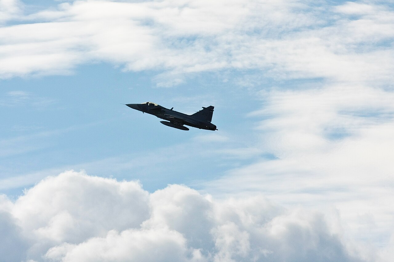 El primer Gripen E fabricado en Brasil completó su vuelo inaugural