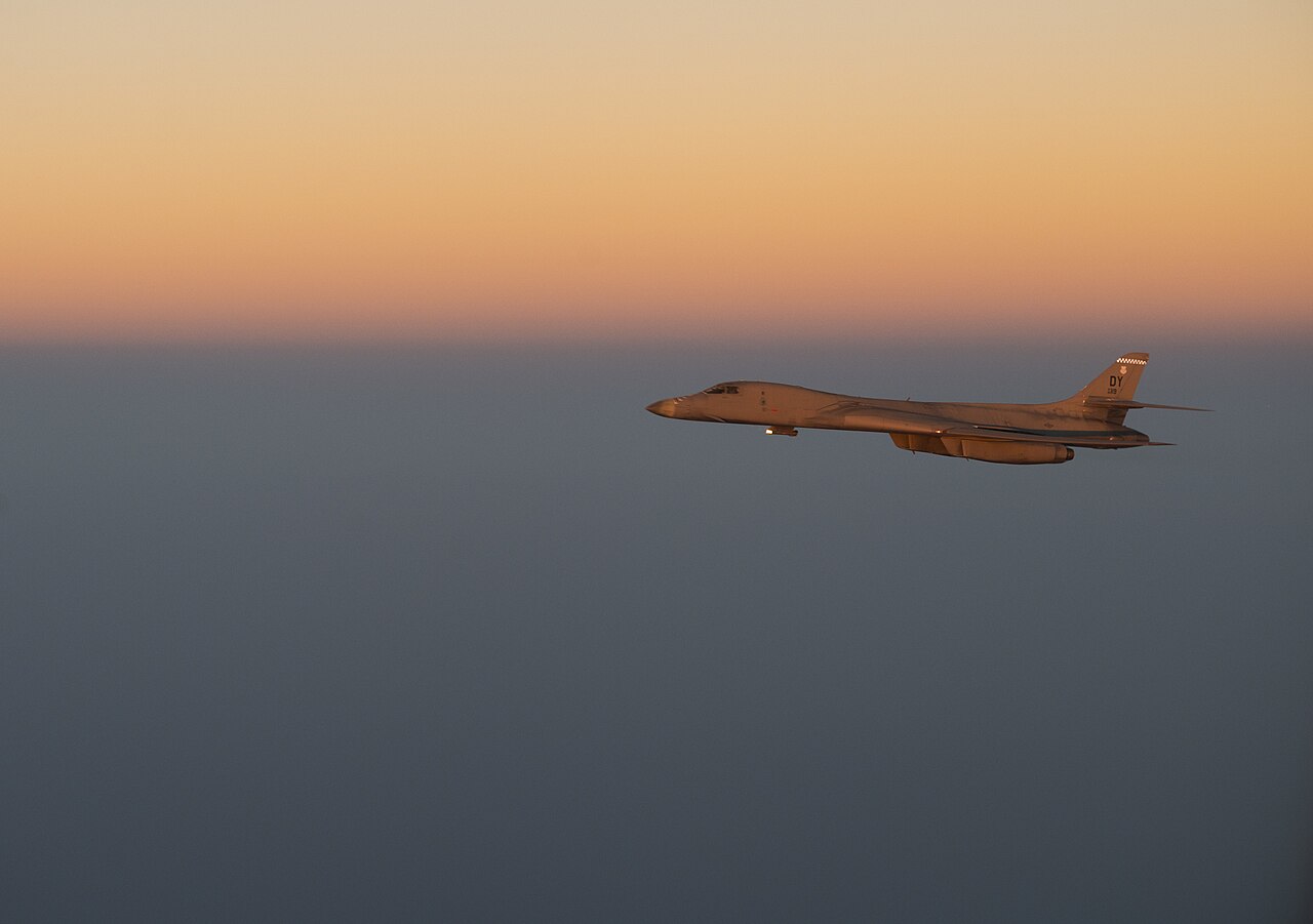 EE.UU. retiró de urgencia sus B-1B Lancer de la base británica de RAF Fairford tras una alerta de complot iraní