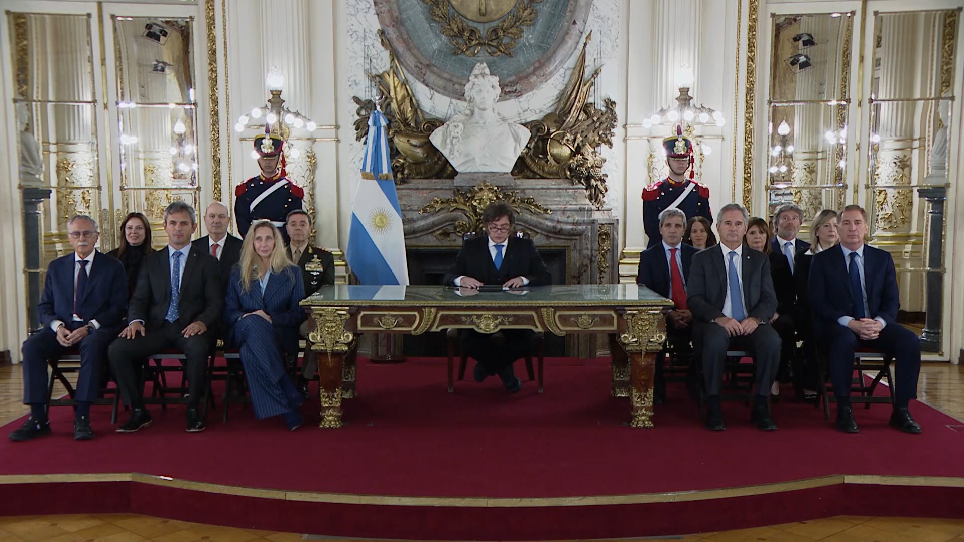 Milei reclamó Malvinas con amenaza de sanciones y Londres respondió que su posición es inquebrantable