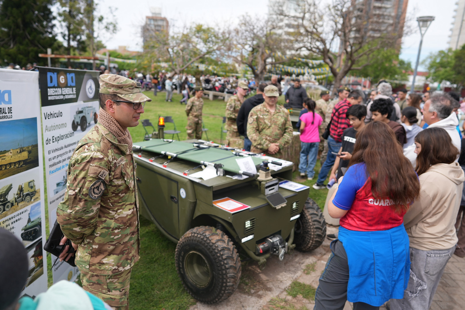 El Ejército Argentino mostró sus últimos drones terrestres y de superficie en Rosario